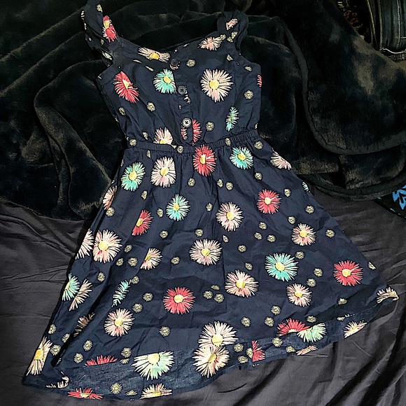 HUGE LOT of SIZE 6 - 6x Girl Flower Dress & (4) Tank Tops (2) shorts (2) pants - Picture 2 of 7